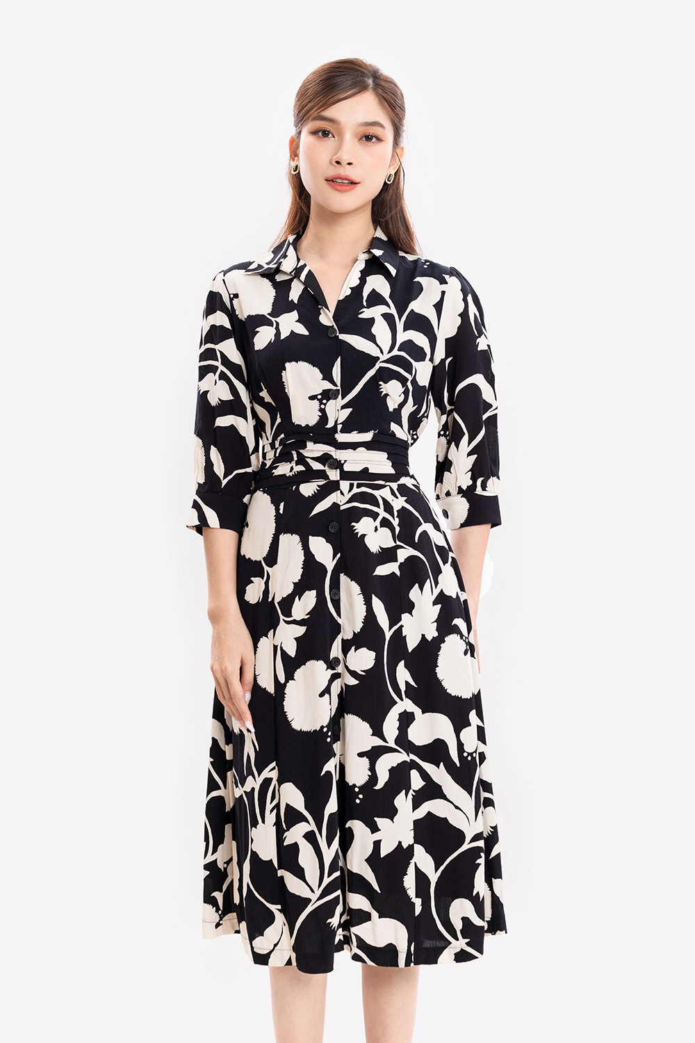 Đầm xòe đen công sở hoa to tay lửng