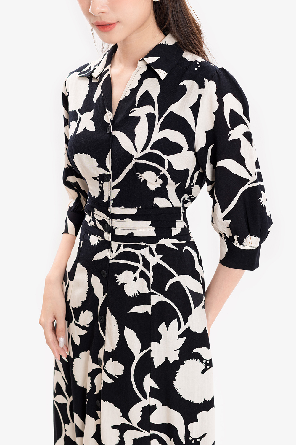 Đầm xòe đen công sở hoa to tay lửng