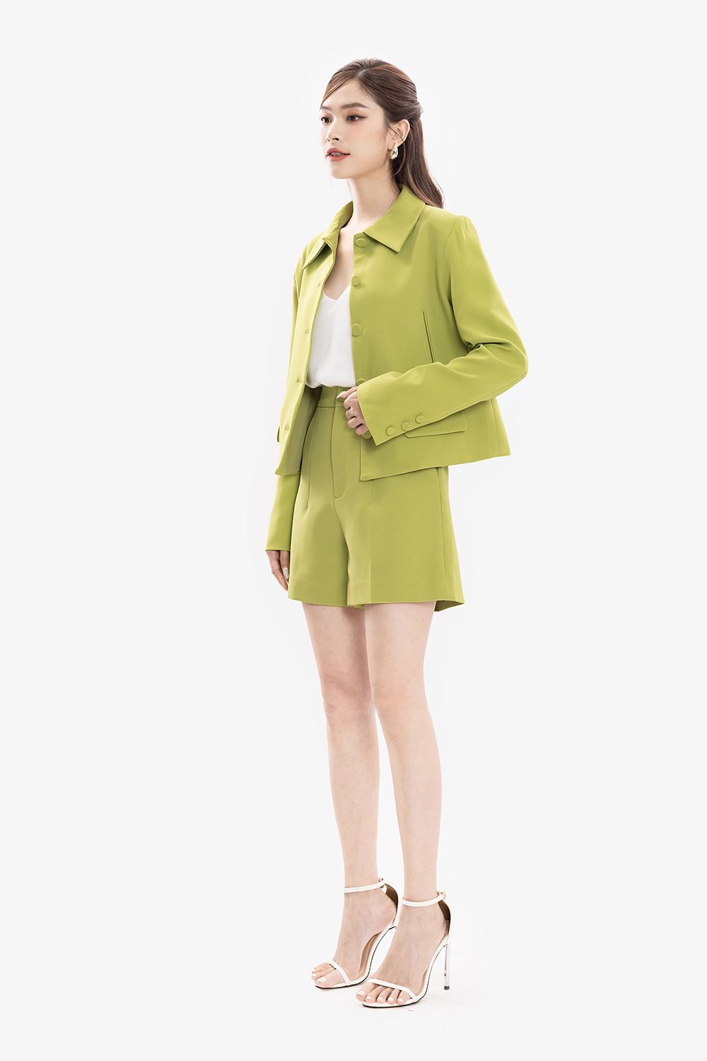 Quần short nữ lưng cao màu xanh cyber lime