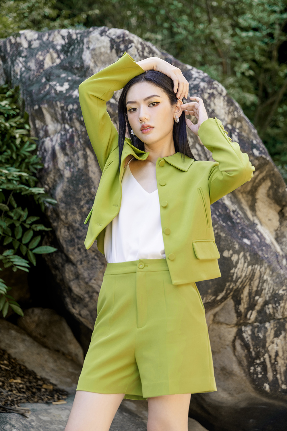 Quần short nữ lưng cao màu xanh cyber lime