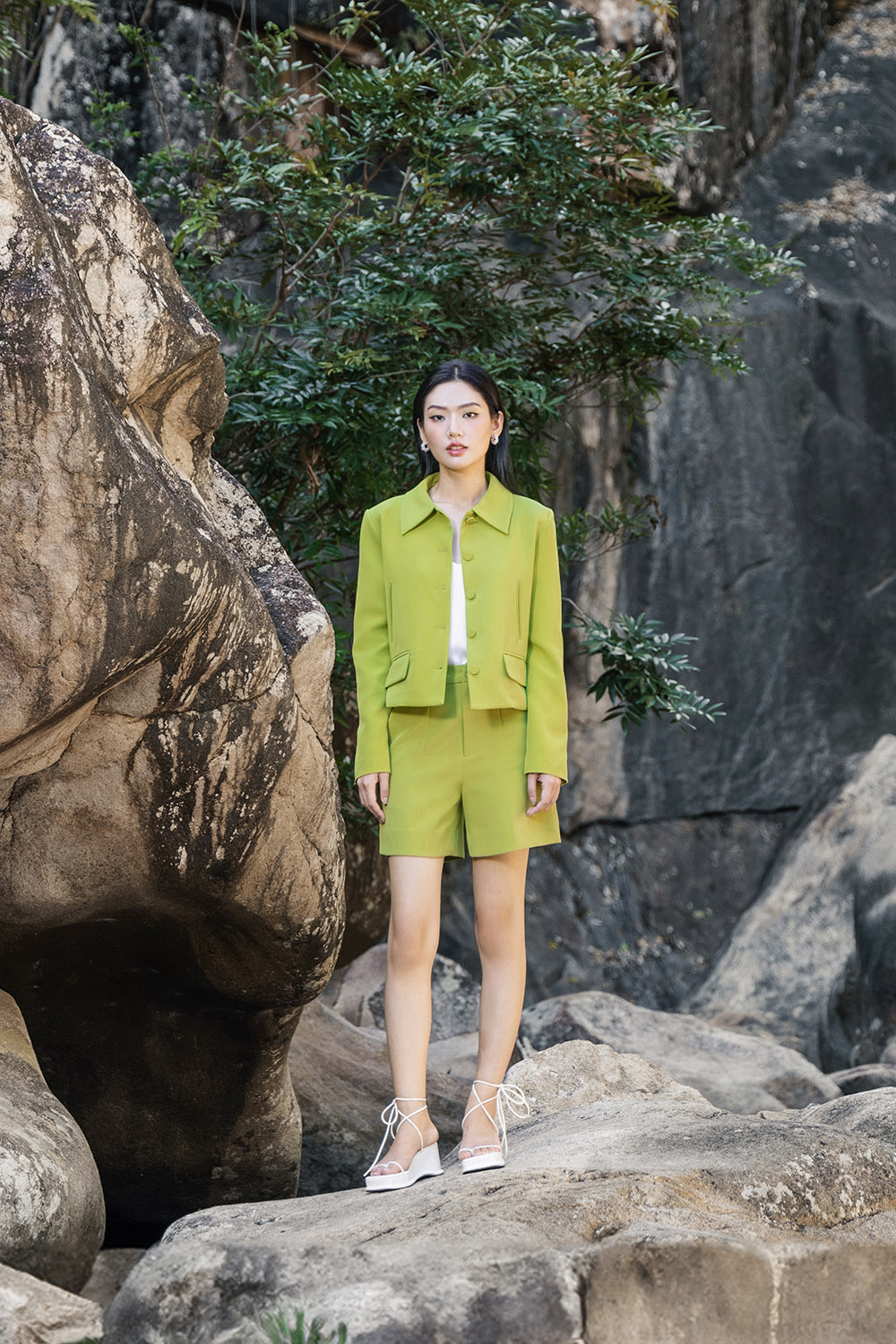 Quần short nữ lưng cao màu xanh cyber lime QCS06-08