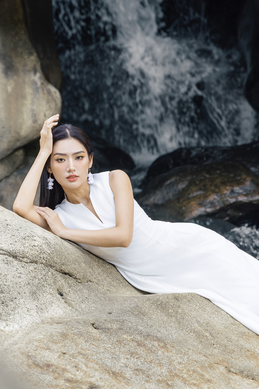 Đầm trắng đi tiệc dáng xòe dài cổ V KK168-28