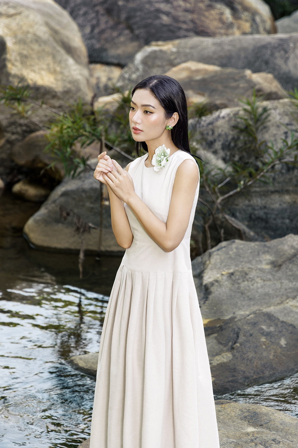 Đầm xòe xếp ly dáng dài sát nách