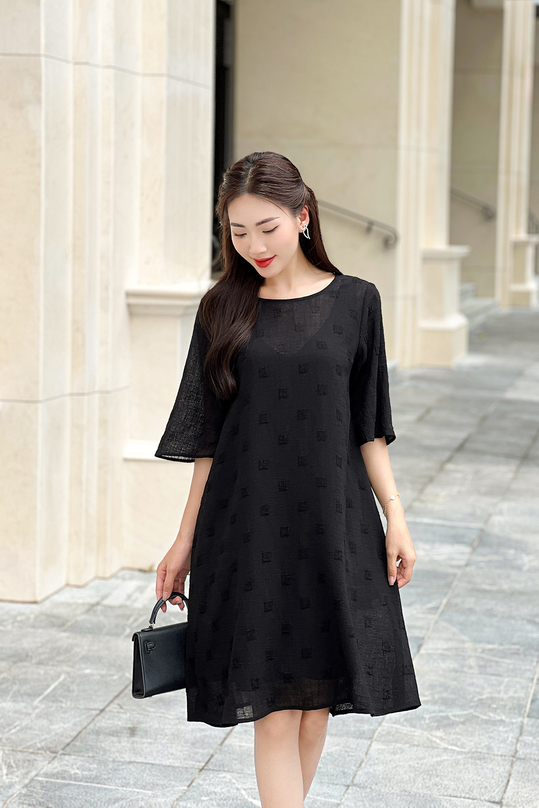 Đầm đen dáng suông cổ tròn tay loe KK166-29