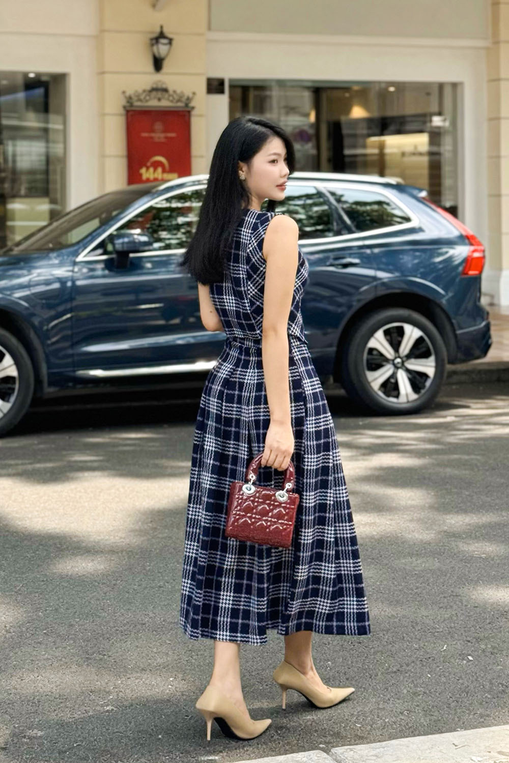 Chân váy caro dáng xòe dài xếp ly bản to