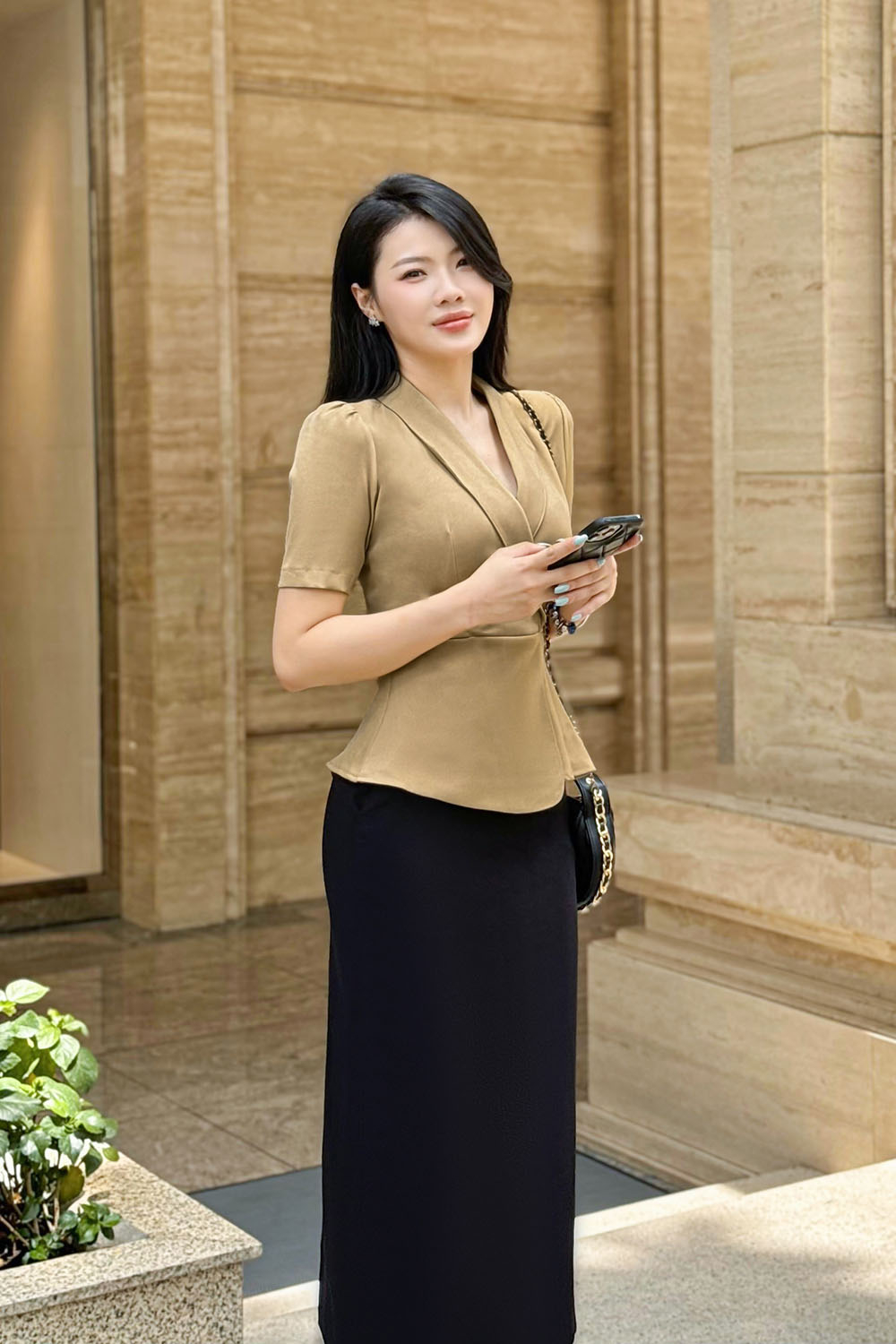 Áo peplum cổ vest màu nâu be ASM19-30