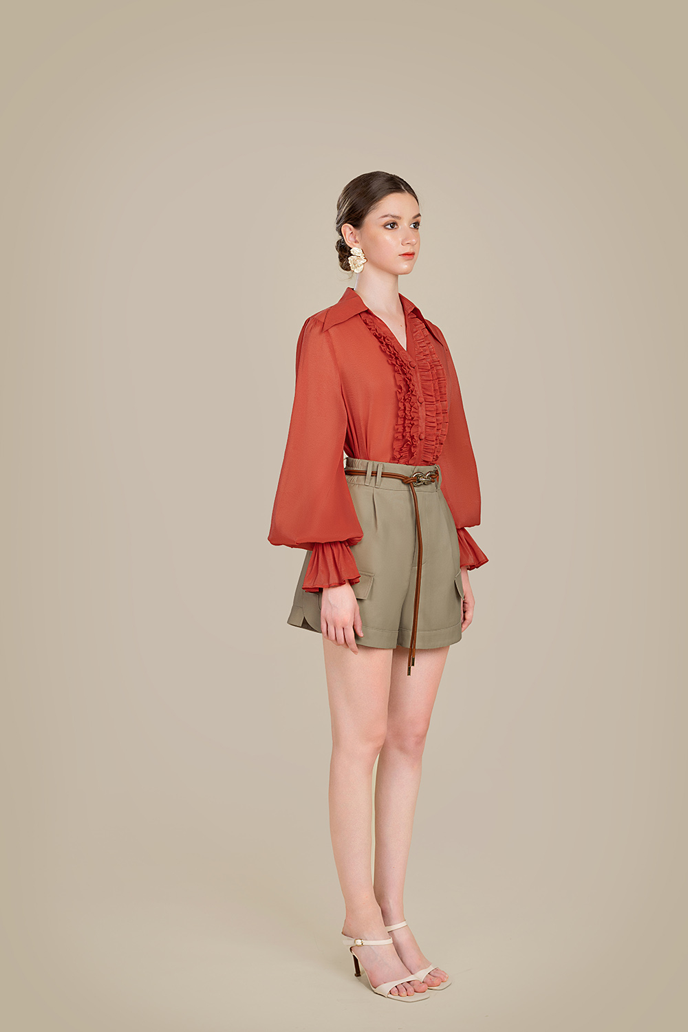 Áo sơ mi nữ màu cam phối bèo tay dài