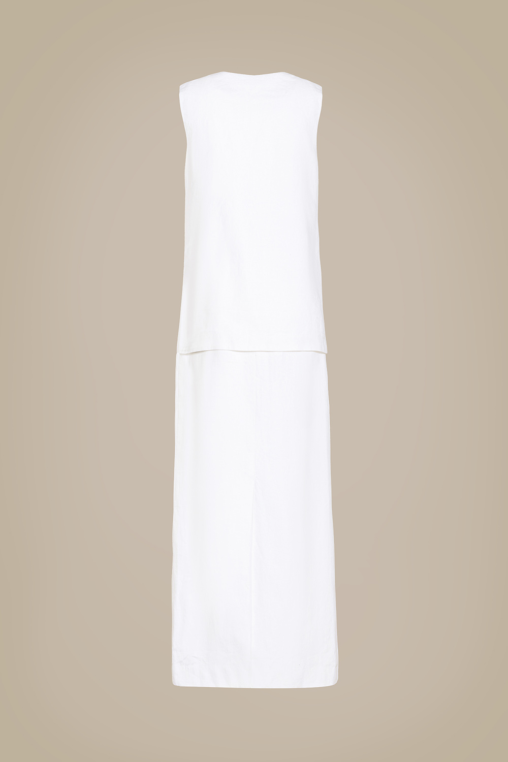 Đầm trắng dáng dài đính nút phối áo khoác