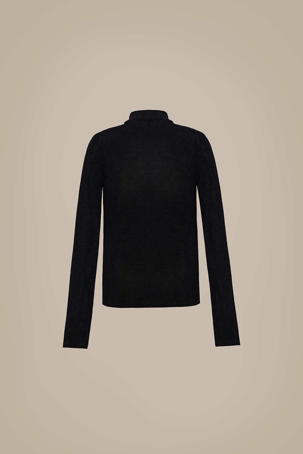 Áo thun đen ôm tay dài