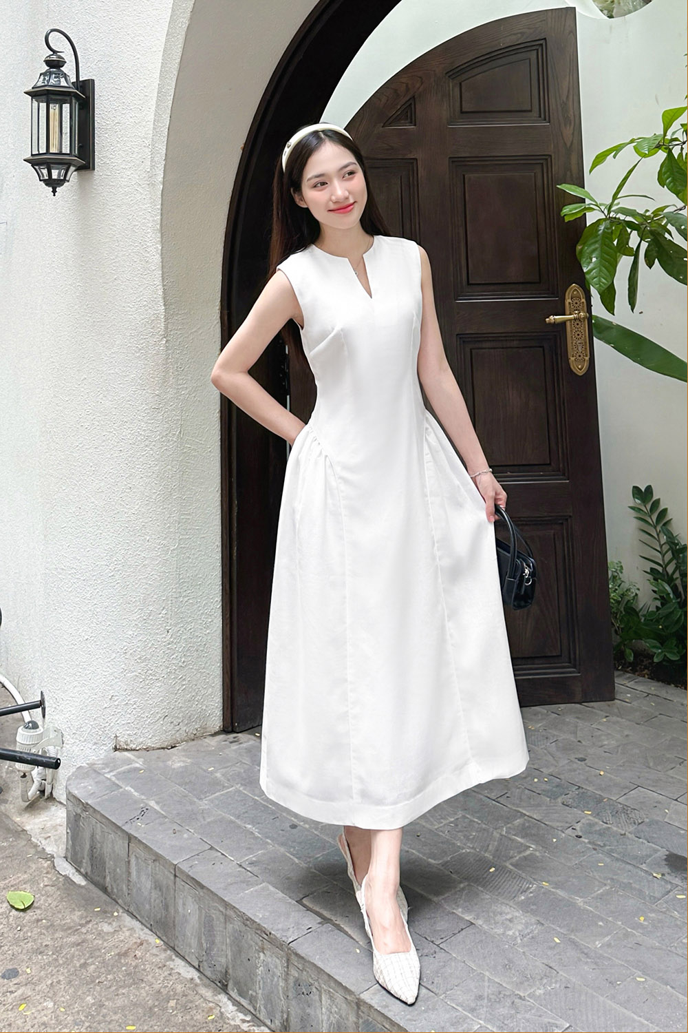 Đầm trắng đi tiệc dáng xòe dài cổ V