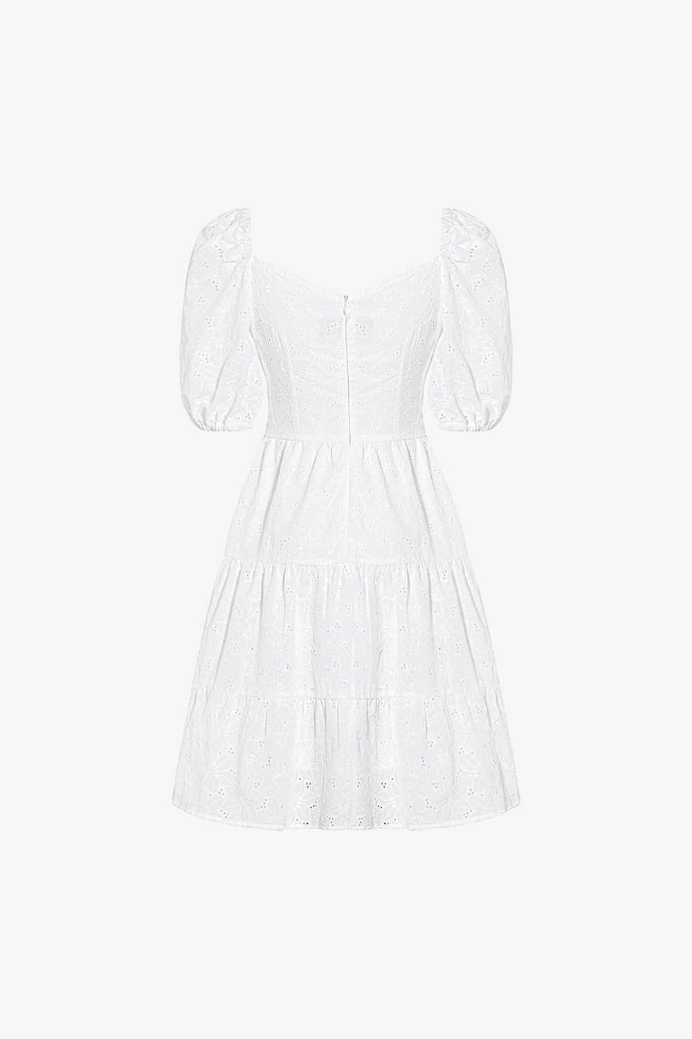 Đầm trắng dáng xòe cổ vuông nhún ngực