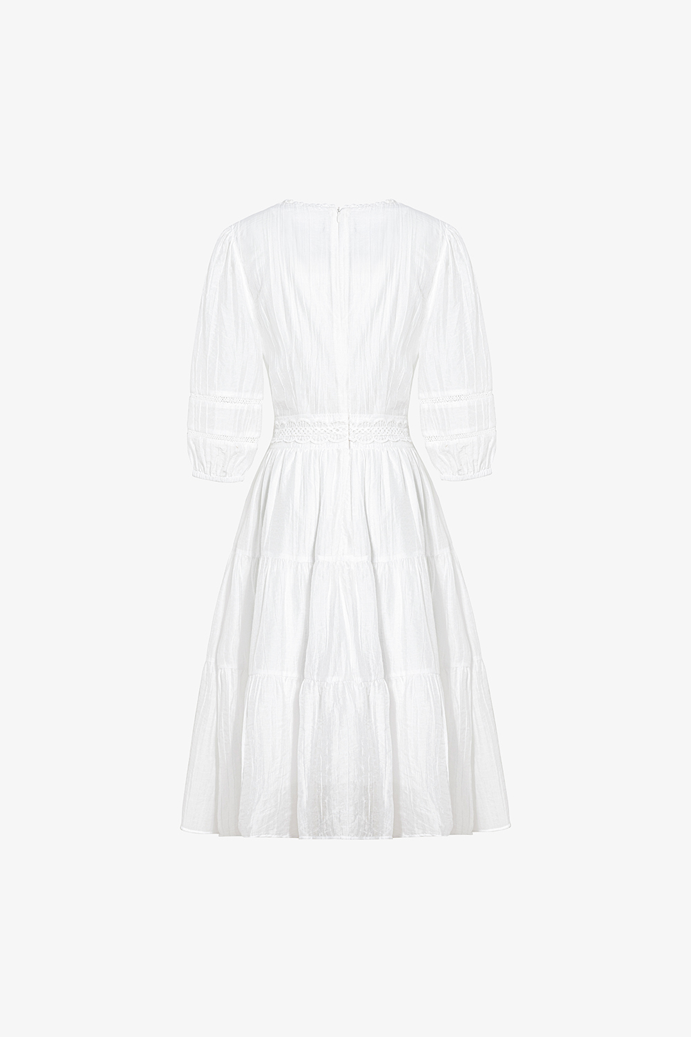 Đầm trắng tay lửng dáng xòe