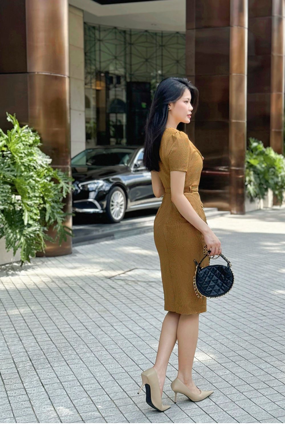 Đầm ôm body công sở cổ vuông cách điệu