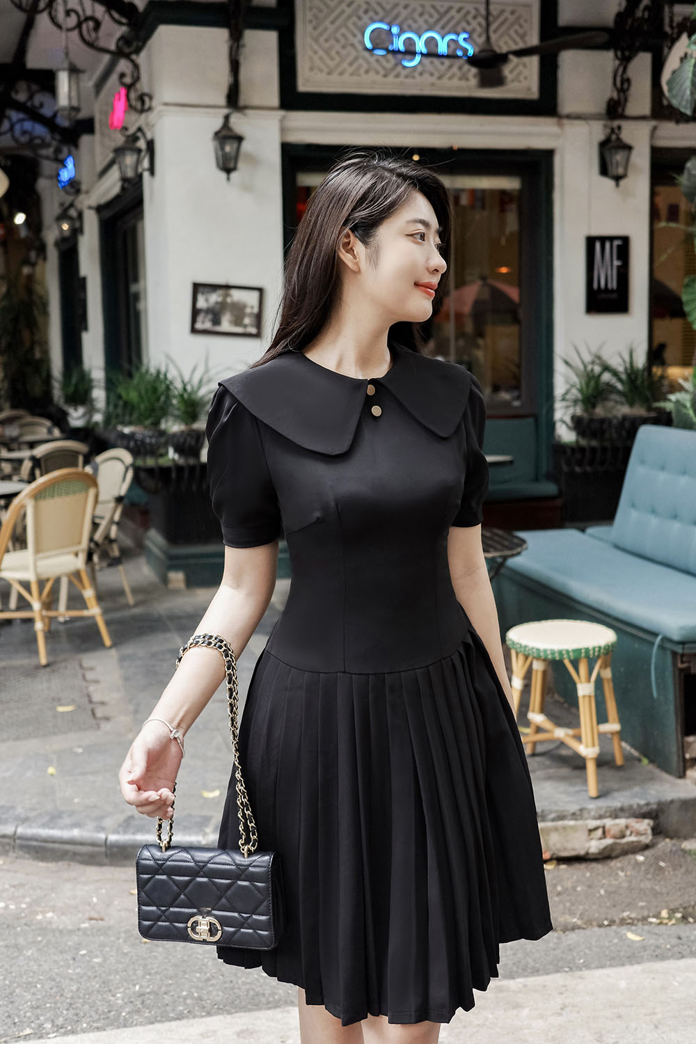 Đầm đen công sở dáng xòe xếp ly cổ sen KK169-11