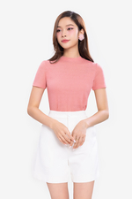 Áo thun croptop màu hồng dáng ôm