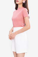 Áo thun croptop màu hồng dáng ôm