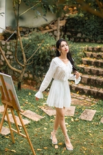 Áo kiểu blouse ren trắng viền bèo