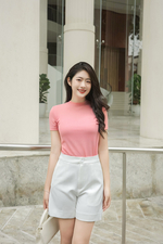 Áo thun croptop màu hồng dáng ôm