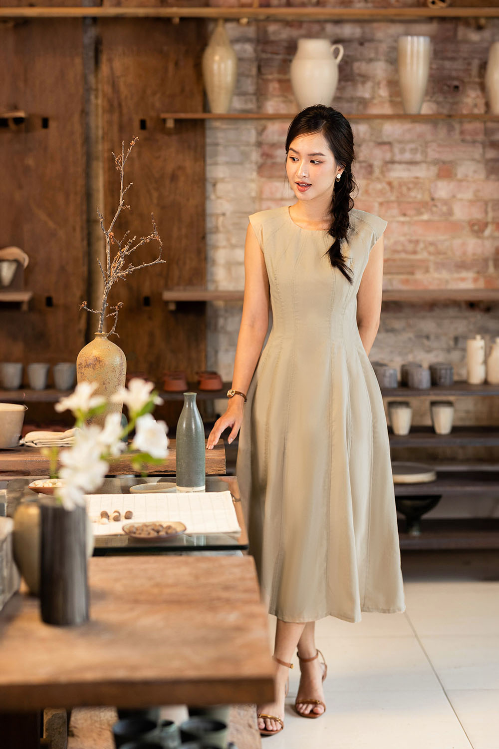 Đầm xòe dáng dài sát nách màu be KK169-23