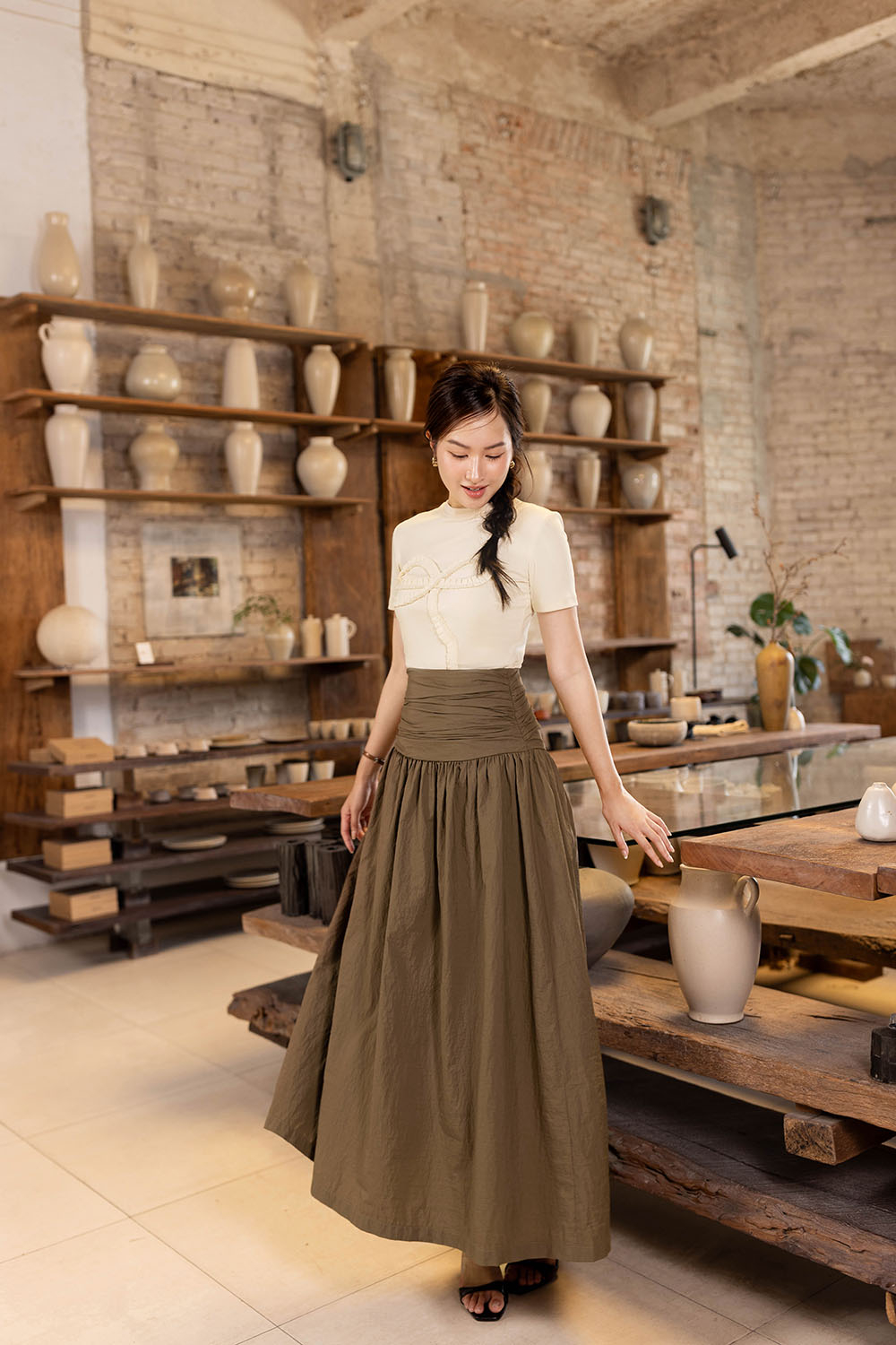 Áo thun nữ cổ tròn màu kem phối nơ to ASM21-02