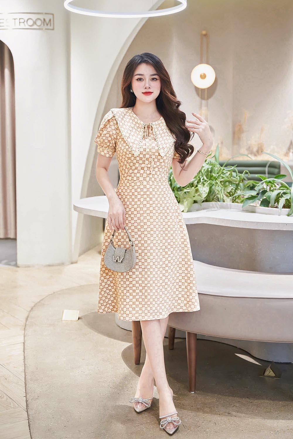 Đầm công sở họa tiết dáng chữ A cổ sen