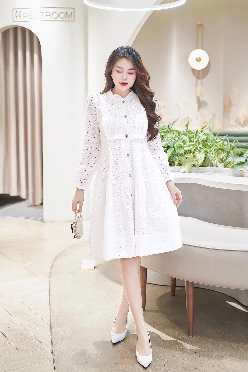 Đầm trắng babydoll xô thêu tay dài KK167-24