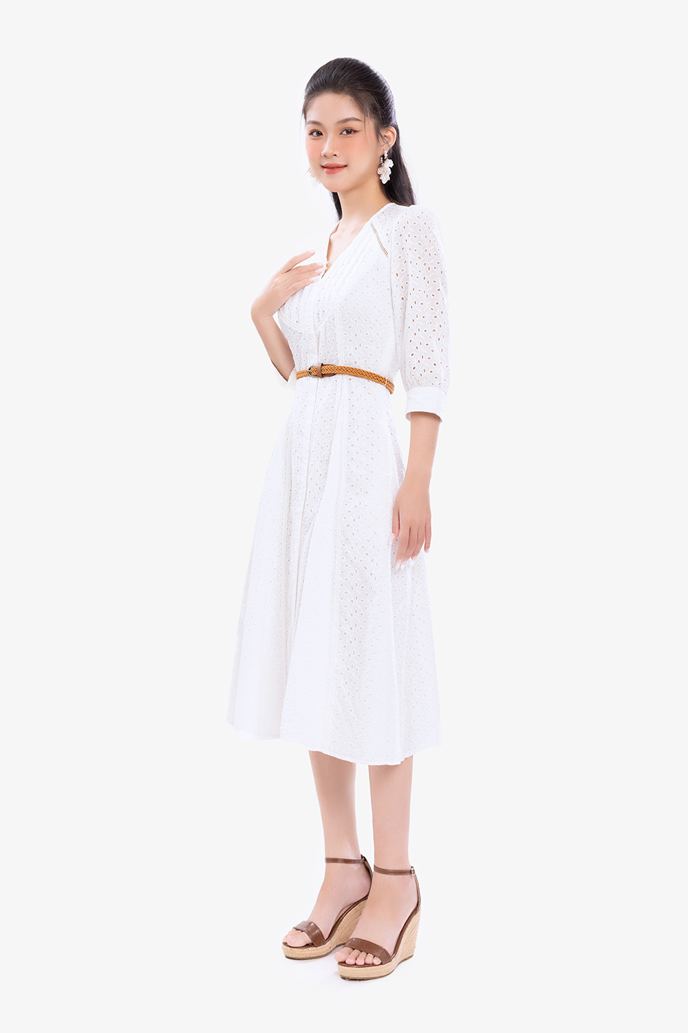 Đầm trắng dáng xòe tay lửng