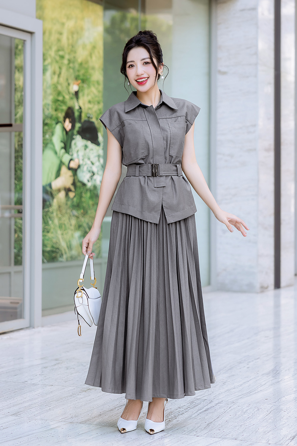 Chân váy xòe xếp ly dáng dài màu xám