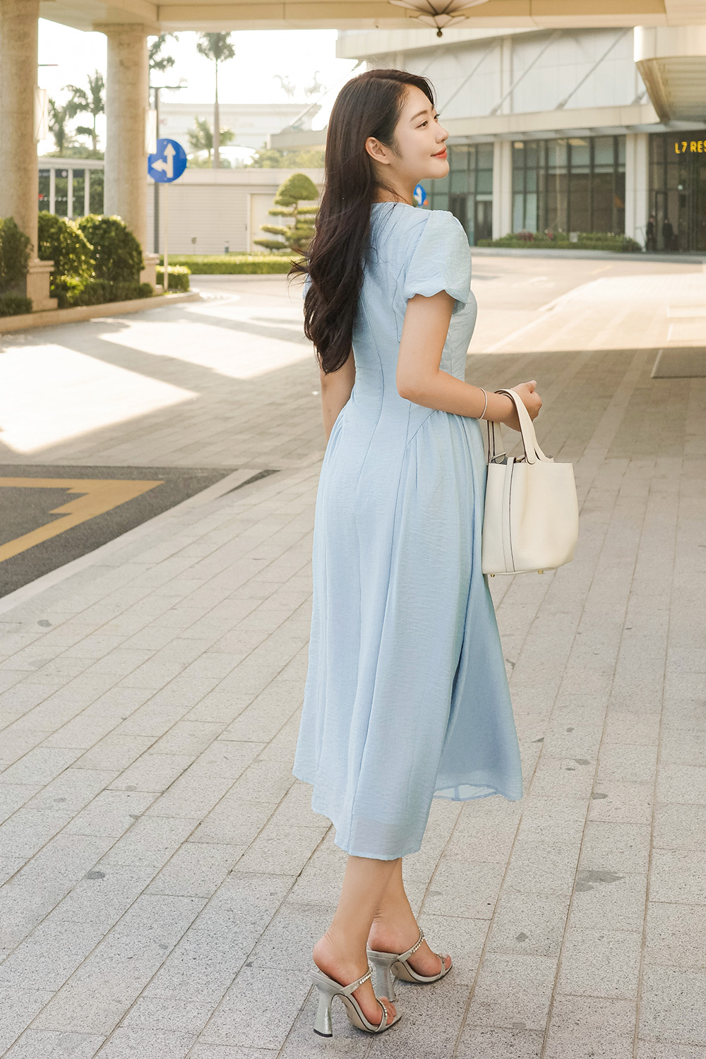 Đầm xòe dáng dài hạ eo tay bí màu xanh