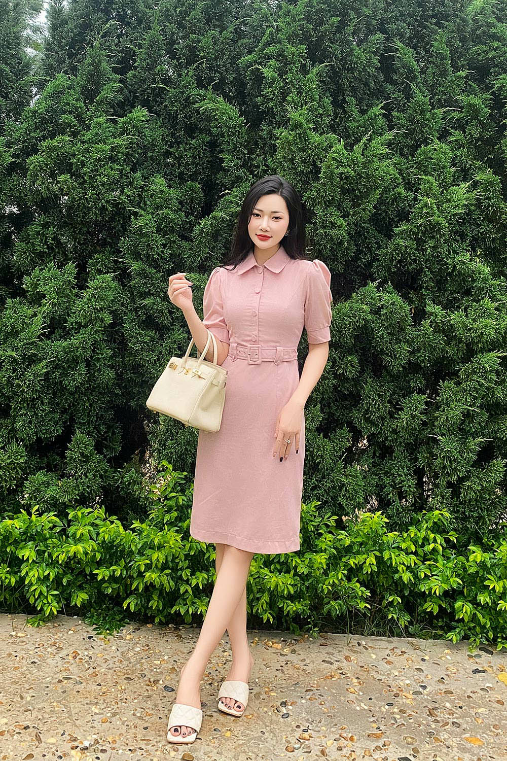 Đầm hồng công sở dáng ôm phối đai eo