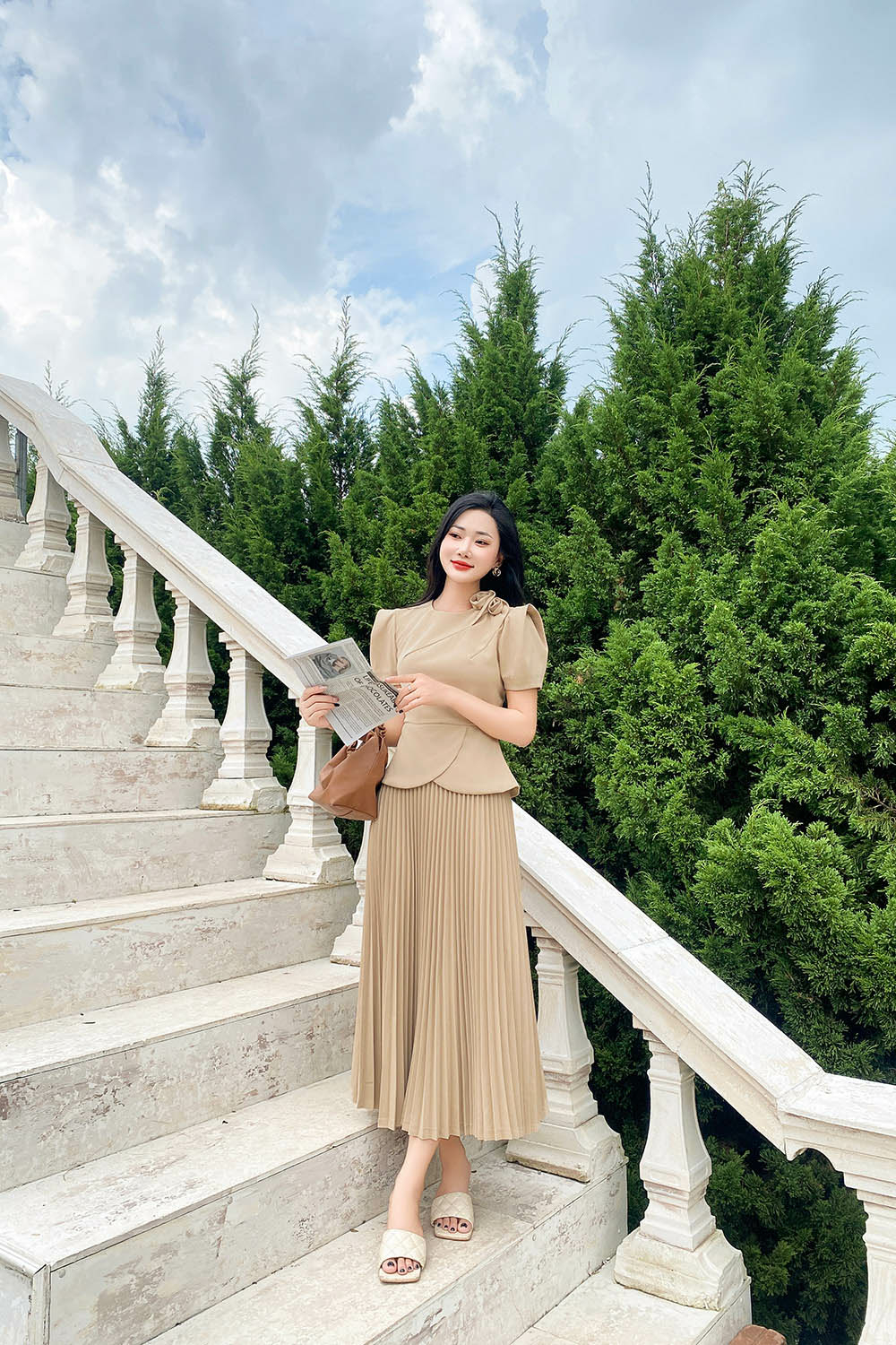 Chân váy xếp ly dáng dài sang trọng