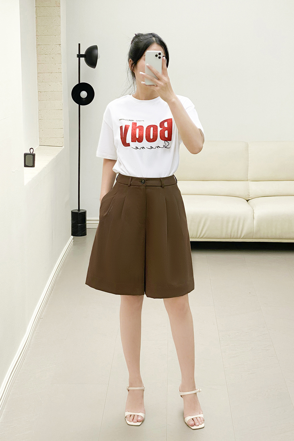 Quần short nữ ống rộng màu nâu