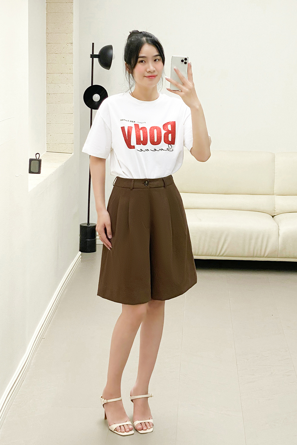 Quần short nữ ống rộng màu nâu