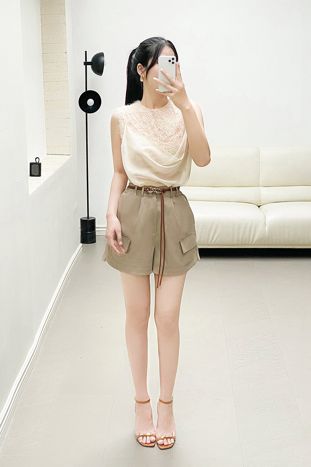 Áo hai dây màu trắng ngà