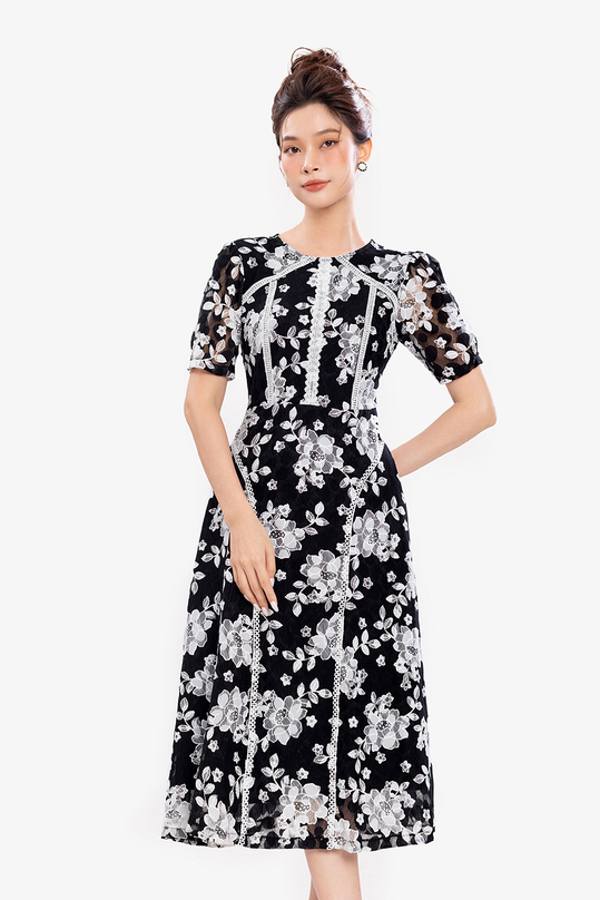 Đầm ren đen hoa trắng dáng dài chữ A KK172-03