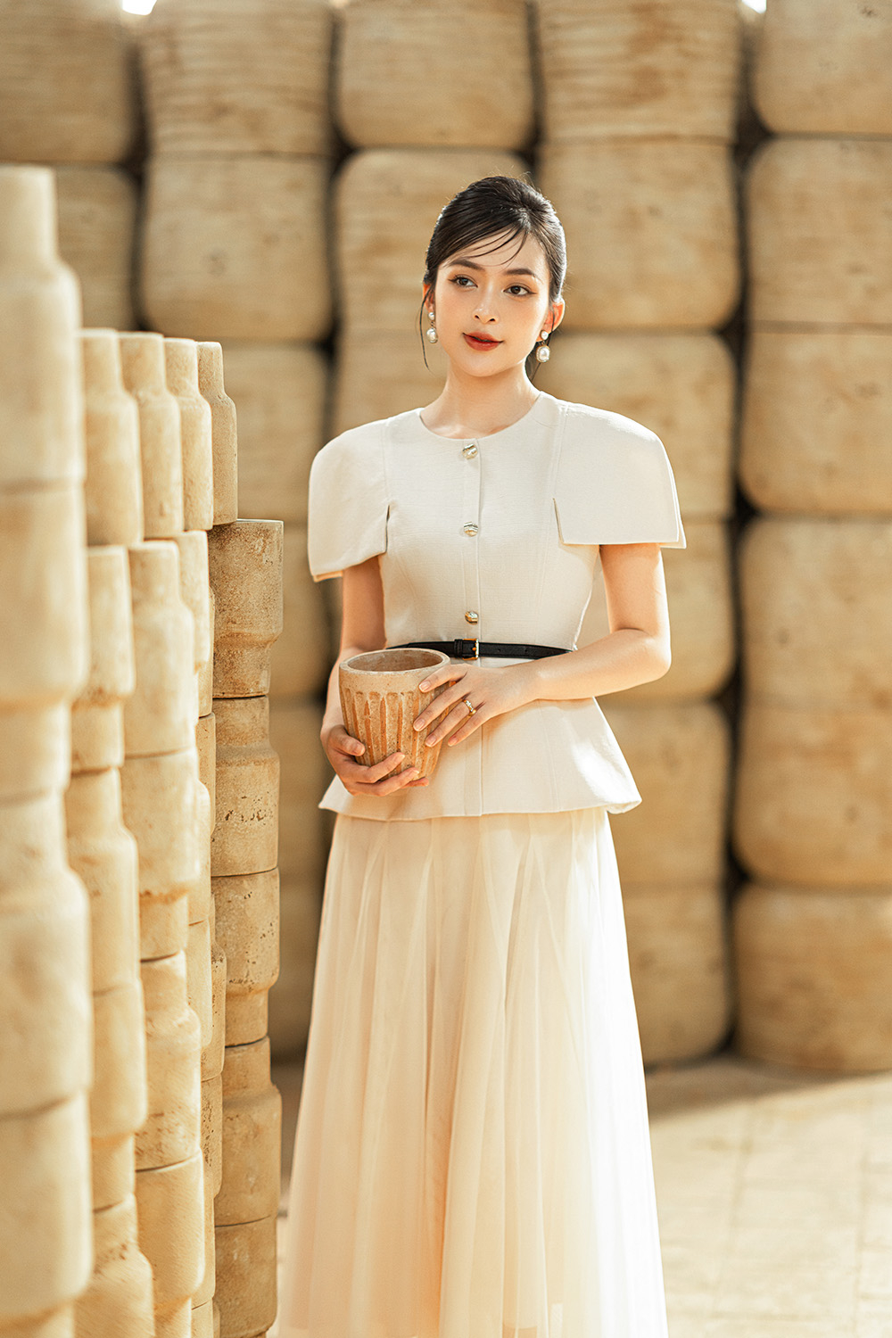 Áo kiểu peplum màu trắng kem phối nút ASM21-20