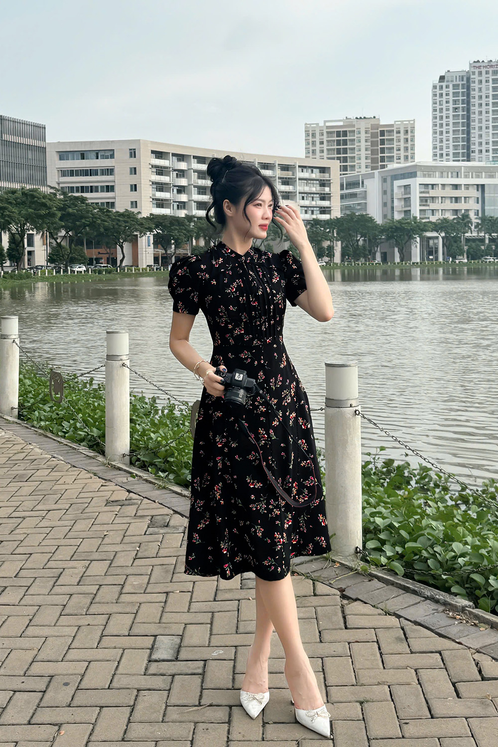 Đầm hoa dáng xòe chữ A cổ xẻ V KK171-04