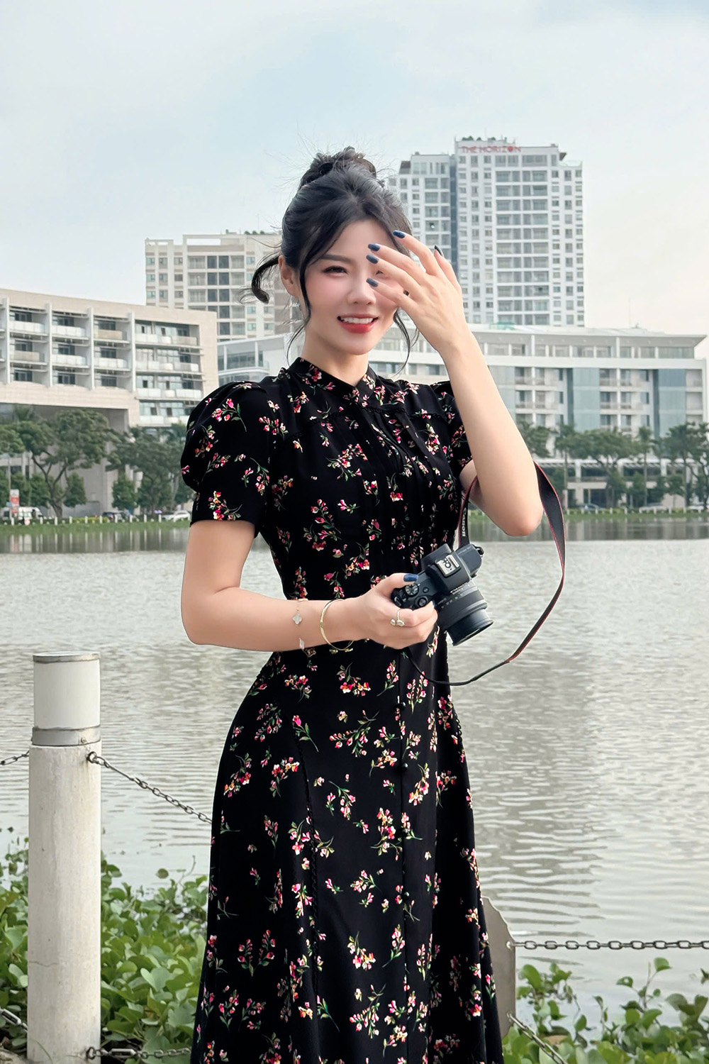 Đầm hoa dáng xòe chữ A cổ xẻ V