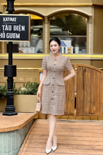 Đầm tweed dáng ôm phối nút cổ cut-out