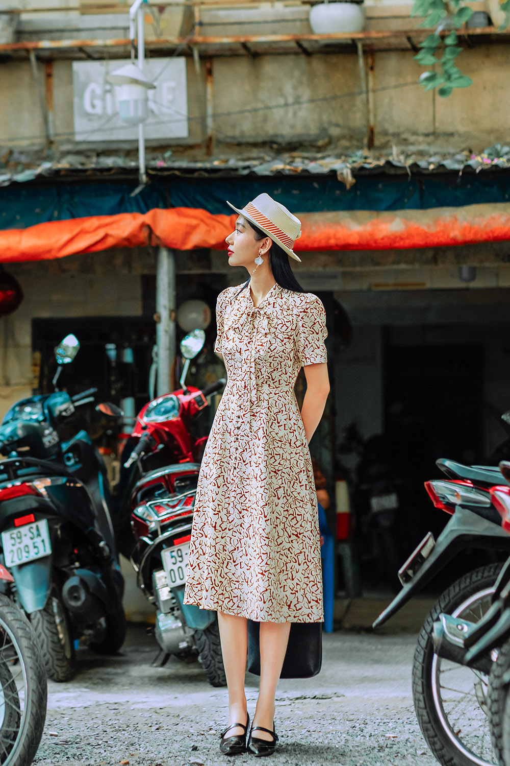 Đầm công sở dáng xòe họa tiết cổ phối nơ