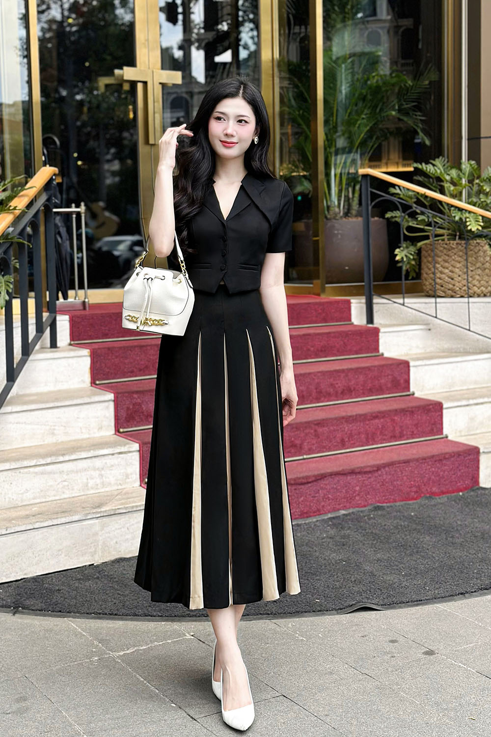 Áo kiểu công sở nữ màu đen dáng ngắn