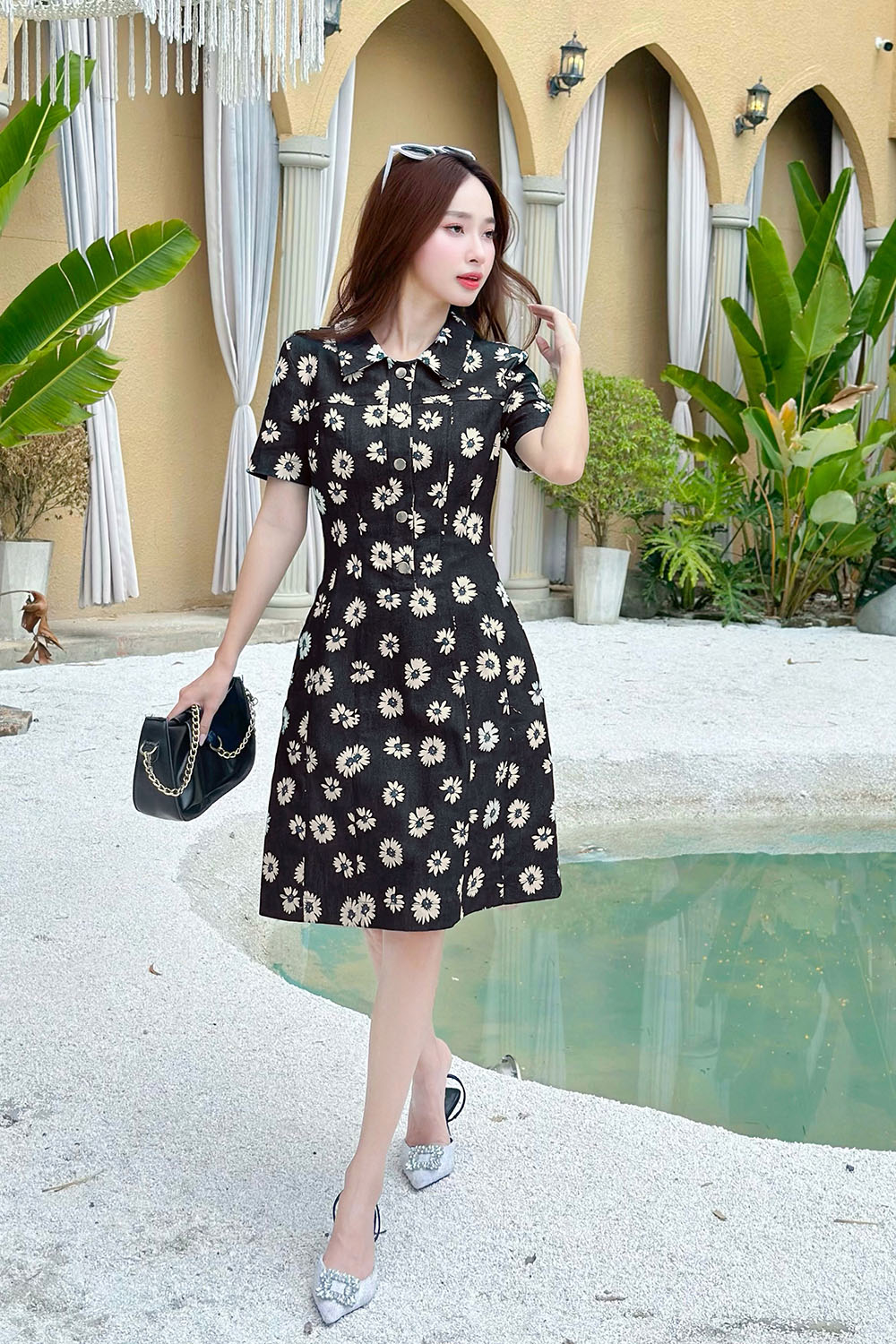 Đầm denim dáng chữ A họa tiết hoa