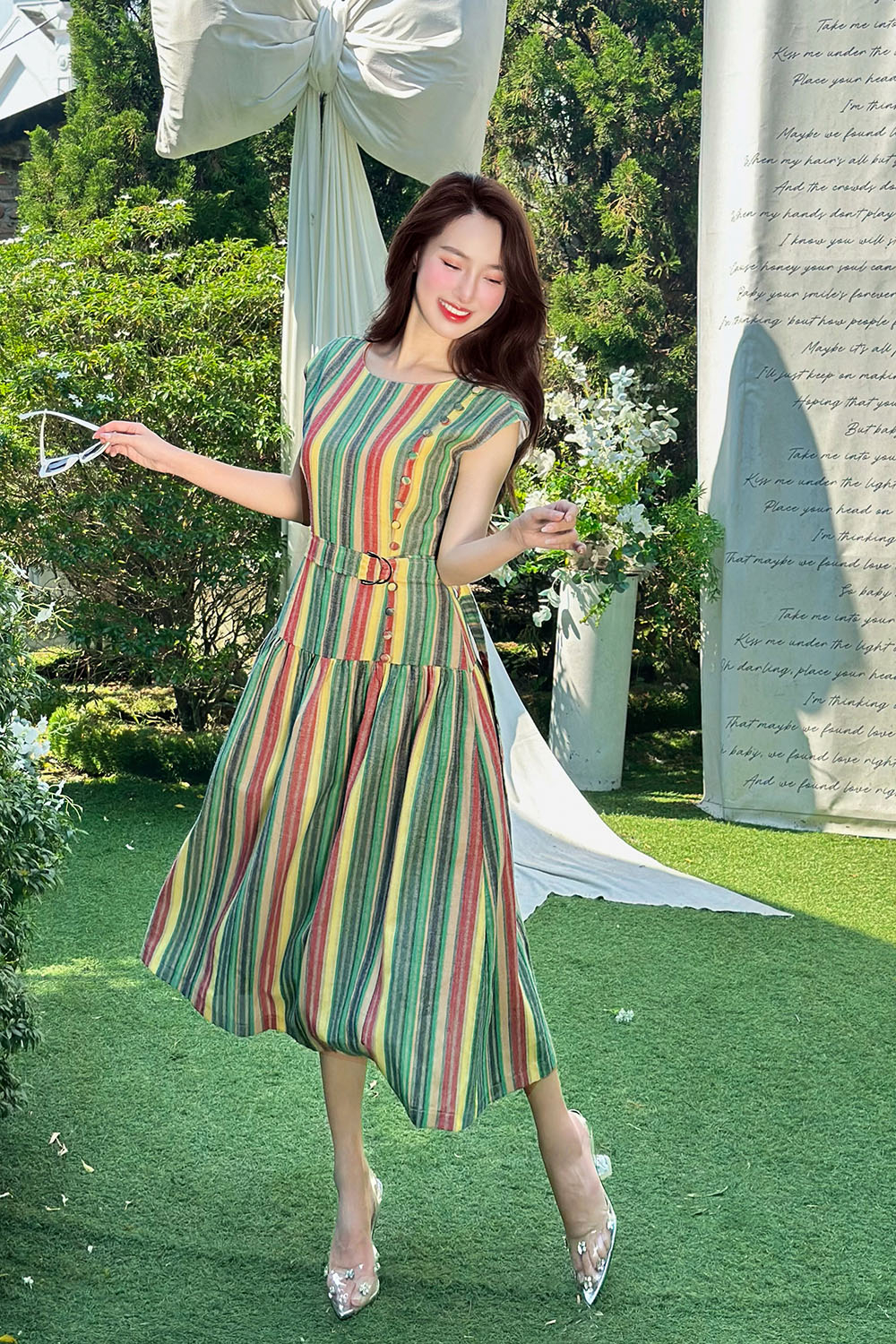 Đầm xòe kẻ sọc nhiều màu kèm belt