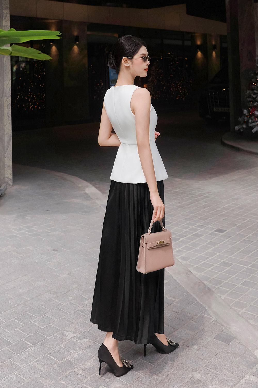 Áo kiểu nữ công sở phối nút màu trắng