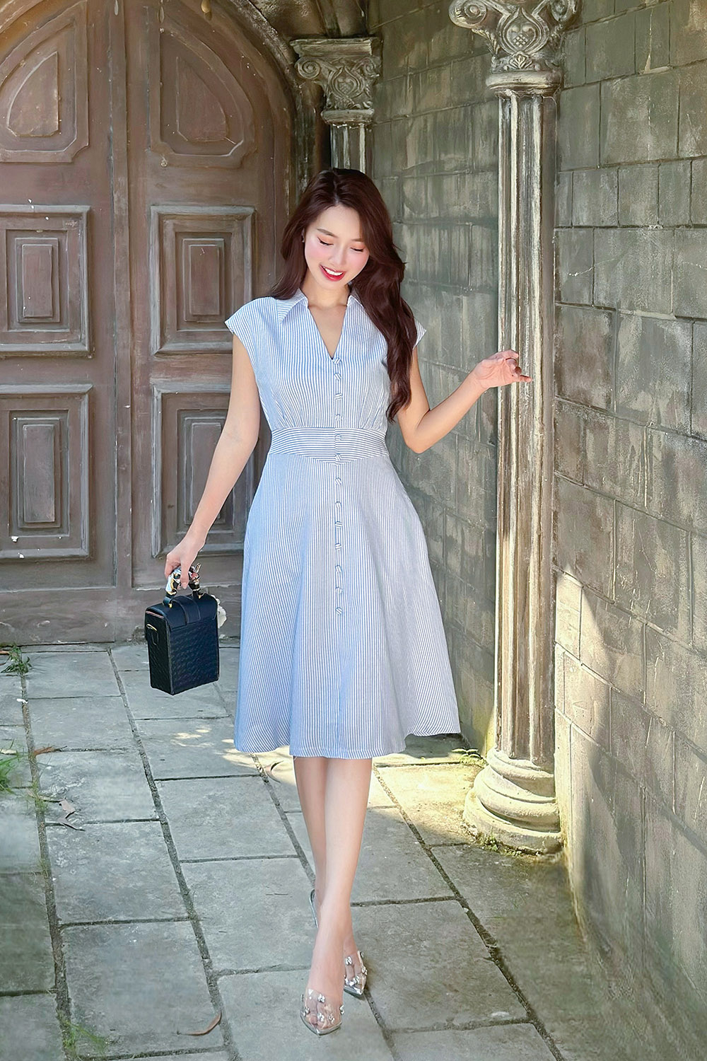 Đầm công sở chữ A xòe kẻ sọc trắng xanh