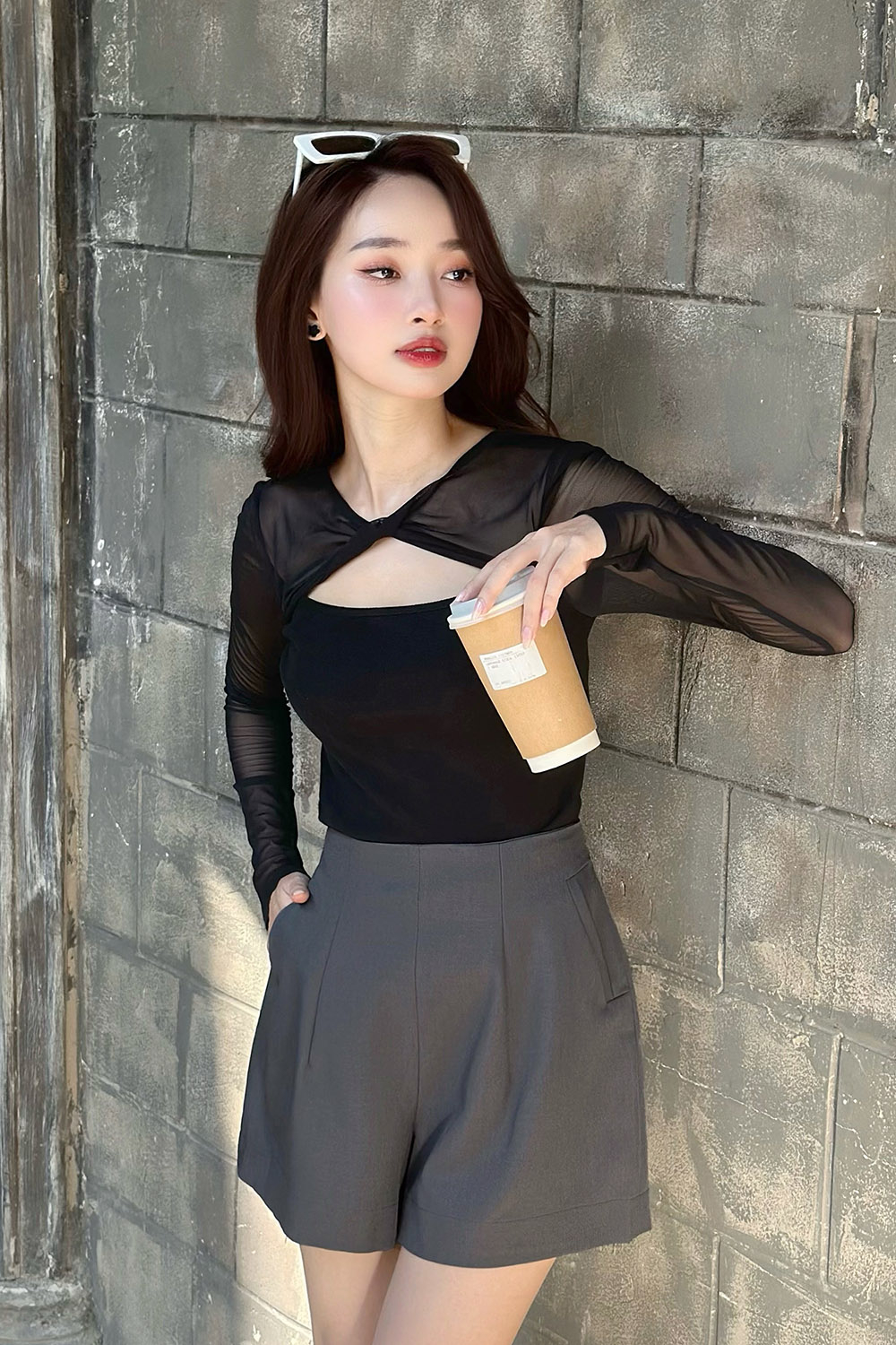 Quần short nữ màu xám