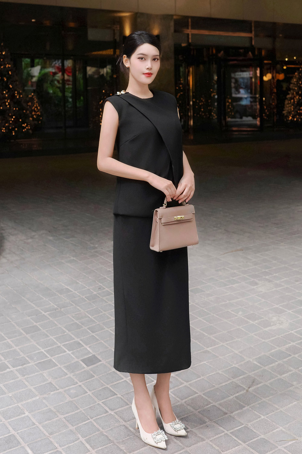 Đầm đen công sở dáng ôm thân áo đắp chéo