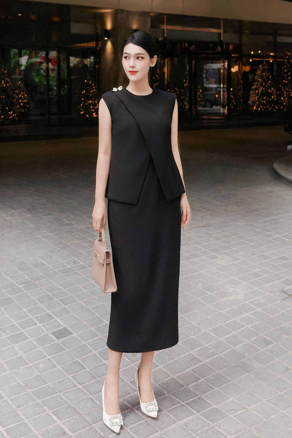 Đầm đen công sở dáng ôm thân áo đắp chéo