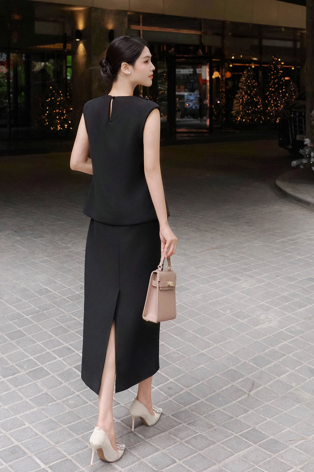 Đầm đen công sở dáng ôm thân áo đắp chéo