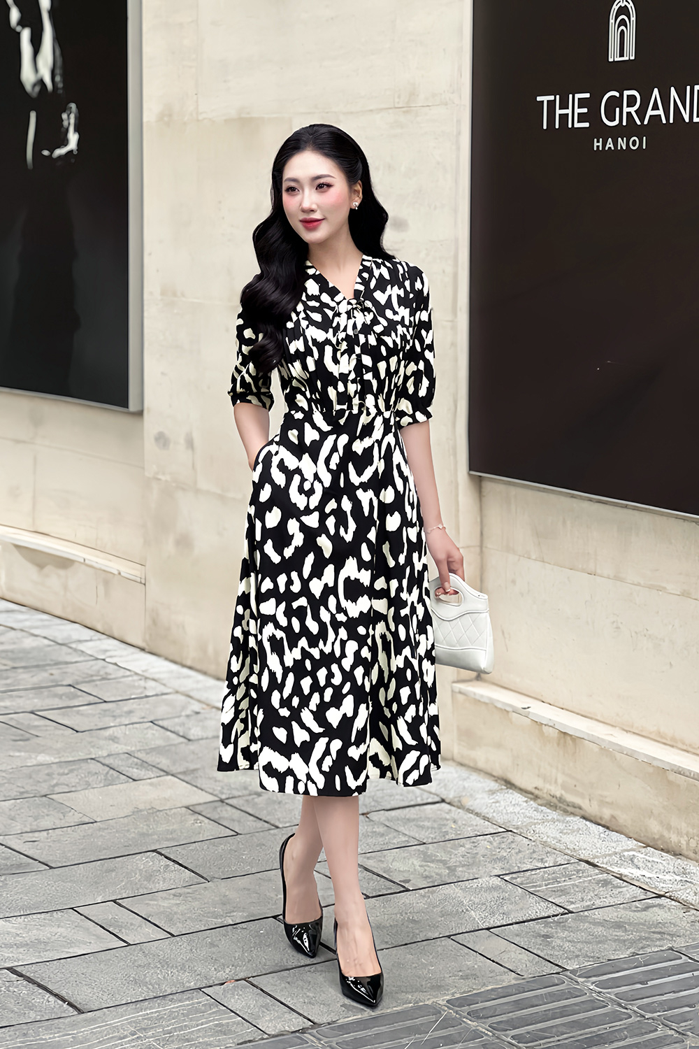 Đầm chữ A họa tiết đen trắng tay lỡ